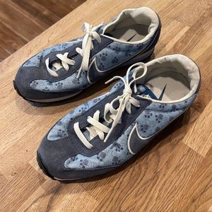 Womens Nike Blue Floral Print Sneakers, Size 9.5